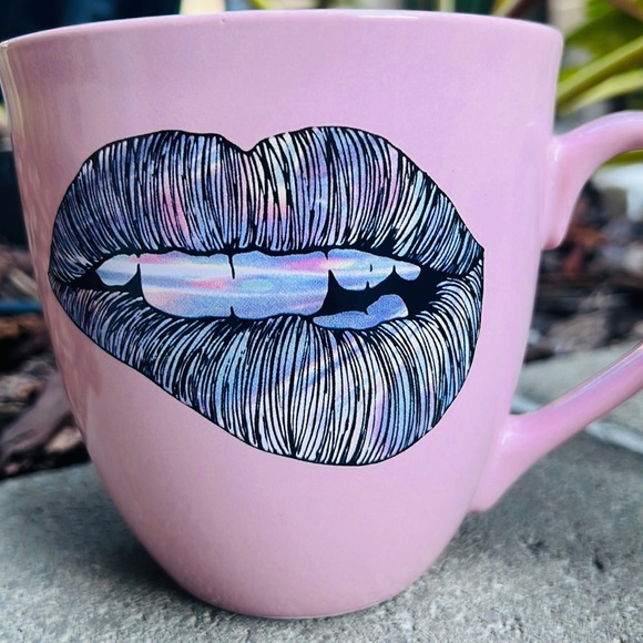 Large Pink Rainbow Lips Mug - Picture 2 of 3